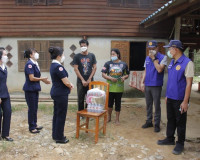 นายกเหล่ากาชาดจังหวัดสุราษฎร์ธานี พร้อมคณะ ลงพื้นที่บ้านคลอง ... พารามิเตอร์รูปภาพ 16