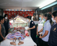 นายกเหล่ากาชาดจังหวัดสุราษฎร์ธานี พร้อมคณะ ร่วมลงพื้นที่เยี่ ... พารามิเตอร์รูปภาพ 3