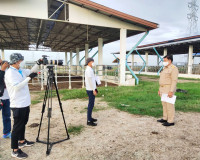 การให้สัมภาษณ์ในการถ่ายทำสารคดีประชาสัมพันธ์ (โต๊ะข่าว) ของก ... พารามิเตอร์รูปภาพ 2