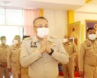 ผู้ว่าฯ สุราษฎร์ธานีเน้นย้ำกำนันผู้ใหญ่บ้านมุ่งมั่นบำบัดทุกข ... พารามิเตอร์รูปภาพ 1