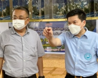 พ่อเมืองสุราษฎร์ฯ พร้อม สส.สุราษฎร์ เขต 1 รับมอบกล่องอะคริลิ ... พารามิเตอร์รูปภาพ 1