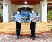 พ่อเมืองสุราษฎร์ฯ พร้อม สส.สุราษฎร์ เขต 1 รับมอบกล่องอะคริลิ ... พารามิเตอร์รูปภาพ 2