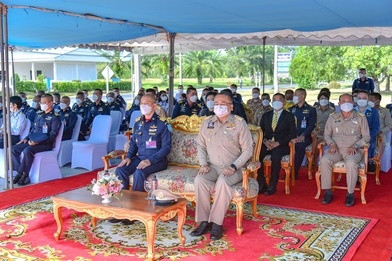 ผู้ว่าราชการจังหวัดสุราษฎร์ธานี ร่วมพิธีวางพวงมาลา ”วันกองทั ... พารามิเตอร์รูปภาพ 1