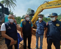 ผู้ว่าฯ ลงพื้นที่ตรวจสอบสถานที่เกิดเหตุ การลักลอบเผารถแบคโฮท ... พารามิเตอร์รูปภาพ 7
