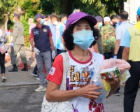 ผู้ว่าสุราษฎร์ฯ ควง นายกเหล่ากาชาด “ส่งต่อเนื้อไก่” เสริมพลั ... พารามิเตอร์รูปภาพ 10