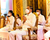 พิธีเวียนเทียน เนื่องในเทศกาลวันอาสาฬหบูชาและวันเข้าพรรษา ปร ... พารามิเตอร์รูปภาพ 1