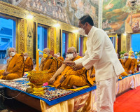 พิธีเวียนเทียน เนื่องในเทศกาลวันอาสาฬหบูชาและวันเข้าพรรษา ปร ... พารามิเตอร์รูปภาพ 5