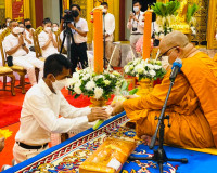 พิธีเวียนเทียน เนื่องในเทศกาลวันอาสาฬหบูชาและวันเข้าพรรษา ปร ... พารามิเตอร์รูปภาพ 6
