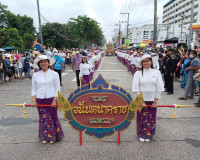 พิธีเปิดและนำเรือพนมพระจากวัดสุนทรนิวาส (วัดประดู่) ไปแสดงโช ... พารามิเตอร์รูปภาพ 12