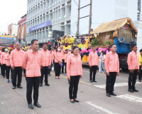 ผู้ว่า ฯ สุราษฎร์ธานี ร่วมพิธีอัญเชิญเทียนพรรษาพระราชทาน ผ้า ... พารามิเตอร์รูปภาพ 7