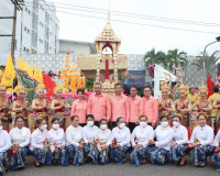 ผู้ว่า ฯ สุราษฎร์ธานี ร่วมพิธีอัญเชิญเทียนพรรษาพระราชทาน ผ้า ... พารามิเตอร์รูปภาพ 11