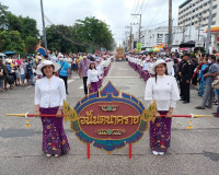 ผู้ว่า ฯ สุราษฎร์ธานี ร่วมพิธีอัญเชิญเทียนพรรษาพระราชทาน ผ้า ... พารามิเตอร์รูปภาพ 14