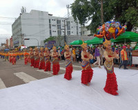 ผู้ว่า ฯ สุราษฎร์ธานี ร่วมพิธีอัญเชิญเทียนพรรษาพระราชทาน ผ้า ... พารามิเตอร์รูปภาพ 15