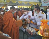พิธีกิจกรรมทำบุญตักบาตรถวายพระราชกุศล เนื่องในโอกาสวันเฉลิมพ ... พารามิเตอร์รูปภาพ 6