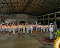 พิธีถวายเครื่องราชสักการะและวางพานพุ่มและพิธีจุดเทียนถวายพระ ... พารามิเตอร์รูปภาพ 2