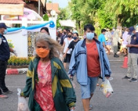 ถุงปันสุข แทนความรักจากหัวใจ ส่งมอบ”ไก่และขนมจั้ง” เพื่อความ ... พารามิเตอร์รูปภาพ 11