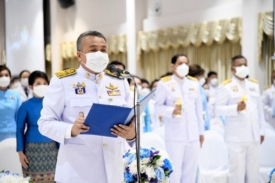 พสกนิกรจังหวัดสุราษฎร์ธานี ร่วมพิธีถวายเครื่องราชสักการะ วาง ... พารามิเตอร์รูปภาพ 1