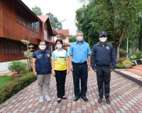 ผู้ว่าฯ สุราษฎร์ธานี พร้อมด้วยนายกเหล่ากาชาดจังหวัดแจก &quot;ถุงป ... พารามิเตอร์รูปภาพ 14