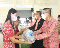 ผู้ว่าฯ สุราษฎร์ธานีจับมือกลุ่มช่วยเหลือนักเรียนขาดแคลน ลงพื ... พารามิเตอร์รูปภาพ 6