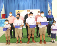 ผู้ว่าฯ สุราษฎร์ธานีจับมือกลุ่มช่วยเหลือนักเรียนขาดแคลน ลงพื ... พารามิเตอร์รูปภาพ 9
