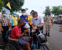 “ปันสุข ปันใจ ปันให้แต่สิ่งดีดี” ผู้ว่าสุราษฎร์ฯ แจกถุงปันสุ ... พารามิเตอร์รูปภาพ 1