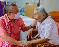 ผู้ว่าสุราษฎร์ฯ ยกทัพ ฝ่าลมฝน นำทะเบียนราษฎรกรมการปกครอง ให้ ... พารามิเตอร์รูปภาพ 1