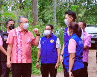 ผู้ว่าสุราษฎร์ฯ ยกทัพ ฝ่าลมฝน นำทะเบียนราษฎรกรมการปกครอง ให้ ... พารามิเตอร์รูปภาพ 2