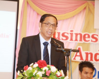 รองผู้ว่าราชการจังหวัดสุราษฎร์ธานี กล่าวต้อนรับ นางอัลพานา ด ... พารามิเตอร์รูปภาพ 2