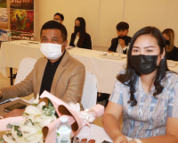 รองผู้ว่าราชการจังหวัดสุราษฎร์ธานี กล่าวต้อนรับ นางอัลพานา ด ... พารามิเตอร์รูปภาพ 6