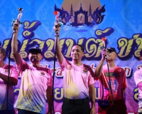 นักวิ่งกว่า 2,500 คน ร่วมกิจกรรม &quot;วิ่งพรมน้ำมนต์&quot; งานวิ่งไนท ... พารามิเตอร์รูปภาพ 1