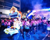 นักวิ่งกว่า 2,500 คน ร่วมกิจกรรม &quot;วิ่งพรมน้ำมนต์&quot; งานวิ่งไนท ... พารามิเตอร์รูปภาพ 10