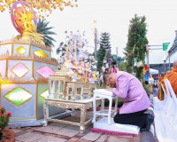 พ่อเมืองสุราษฎร์ธานี นำประชาชนและนักท่องเที่ยวร่วมพิธีชักพุ่ ... พารามิเตอร์รูปภาพ 3