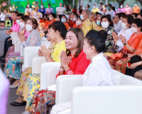 พ่อเมืองสุราษฎร์ธานี นำประชาชนและนักท่องเที่ยวร่วมพิธีชักพุ่ ... พารามิเตอร์รูปภาพ 11