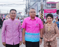 ประชาชนและนักท่องเที่ยวนับหมื่นคนพร้อมใจร่วมขบวนแห่เรือพนมพร ... พารามิเตอร์รูปภาพ 1