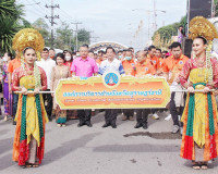 ประชาชนและนักท่องเที่ยวนับหมื่นคนพร้อมใจร่วมขบวนแห่เรือพนมพร ... พารามิเตอร์รูปภาพ 7