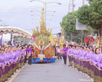 ประชาชนและนักท่องเที่ยวนับหมื่นคนพร้อมใจร่วมขบวนแห่เรือพนมพร ... พารามิเตอร์รูปภาพ 9