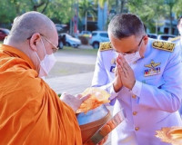 พสกนิกรจังหวัดสุราษฎร์ธานีร่วมทำบุญตักบาตรถวายพระราชกุศล เนื ... พารามิเตอร์รูปภาพ 1