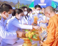 พสกนิกรจังหวัดสุราษฎร์ธานีร่วมทำบุญตักบาตรถวายพระราชกุศล เนื ... พารามิเตอร์รูปภาพ 12