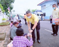 ผู้ว่าฯสุราษฎร์ธานี แจกจ่ายถุงปันสุขจำนวน 900 ชุดให้แก่ผู้พิ ... พารามิเตอร์รูปภาพ 2
