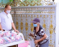ผู้ว่าฯสุราษฎร์ธานี แจกจ่ายถุงปันสุขจำนวน 900 ชุดให้แก่ผู้พิ ... พารามิเตอร์รูปภาพ 6