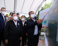 รองนายกรัฐมนตรีตรวจติดตามระบบป้องกันน้ำท่วมในเขตเศรษฐกิจจังห ... พารามิเตอร์รูปภาพ 4