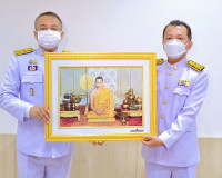 จังหวัดสุราษฎร์ธานี จัดพิธีรับมอบผ้าไตรพระราชทาน และสิ่งของพ ... พารามิเตอร์รูปภาพ 19