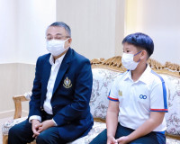 ผู้ว่าฯสุราษฎร์ธานี ให้โอวาท น้องโธมัส นักกีฬากอล์ฟเยาวชน สั ... พารามิเตอร์รูปภาพ 2