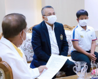 ผู้ว่าฯสุราษฎร์ธานี ให้โอวาท น้องโธมัส นักกีฬากอล์ฟเยาวชน สั ... พารามิเตอร์รูปภาพ 3