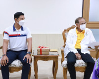 ผู้ว่าฯสุราษฎร์ธานี ให้โอวาท น้องโธมัส นักกีฬากอล์ฟเยาวชน สั ... พารามิเตอร์รูปภาพ 8
