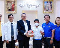 ผู้ว่าฯสุราษฎร์ธานี ให้โอวาท น้องโธมัส นักกีฬากอล์ฟเยาวชน สั ... พารามิเตอร์รูปภาพ 11