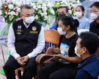 ผู้ว่าราชการจังหวัดสุราษฎร์ธานี เยี่ยมให้กำลังใจครอบครัวเด็ก ... พารามิเตอร์รูปภาพ 1