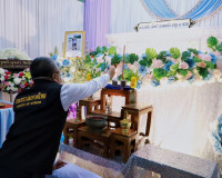 ผู้ว่าราชการจังหวัดสุราษฎร์ธานี เยี่ยมให้กำลังใจครอบครัวเด็ก ... พารามิเตอร์รูปภาพ 3