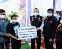 ผู้ว่าราชการจังหวัดสุราษฎร์ธานี เยี่ยมให้กำลังใจครอบครัวเด็ก ... พารามิเตอร์รูปภาพ 4