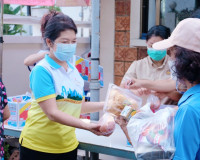 ผู้ว่าฯสุราษฎร์ธานี พร้อมด้วย นายกเหล่ากาชาด แจกจ่าย “ถุงปัน ... พารามิเตอร์รูปภาพ 9